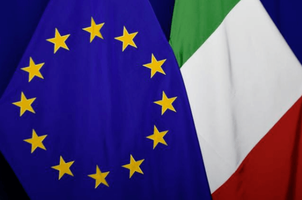 Defizitverfahren gegen Italien abgesagt - Flagge EU und Italien