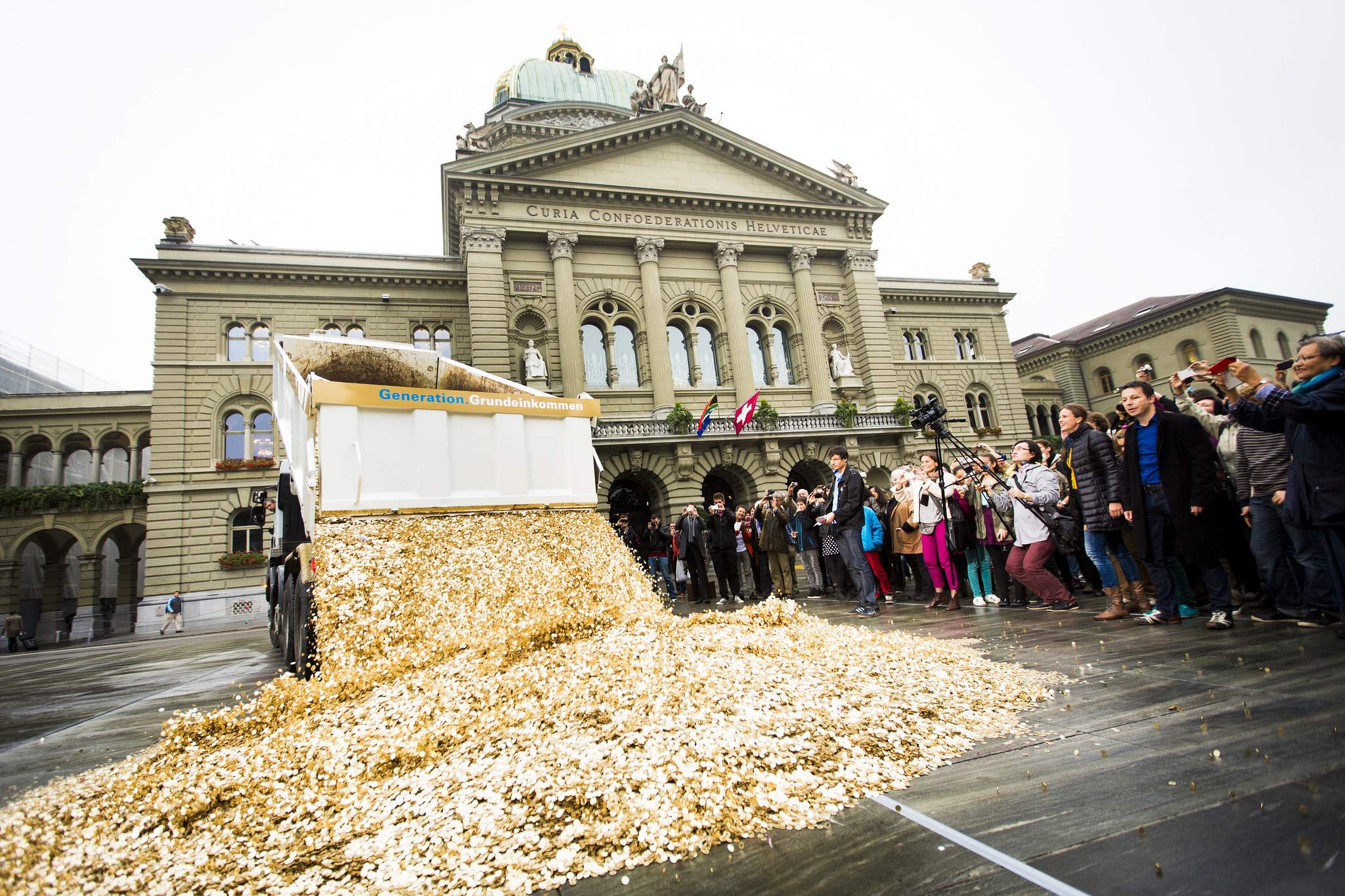 Bedingungsloses Grundeinkommen Demo in der Schweiz 2013