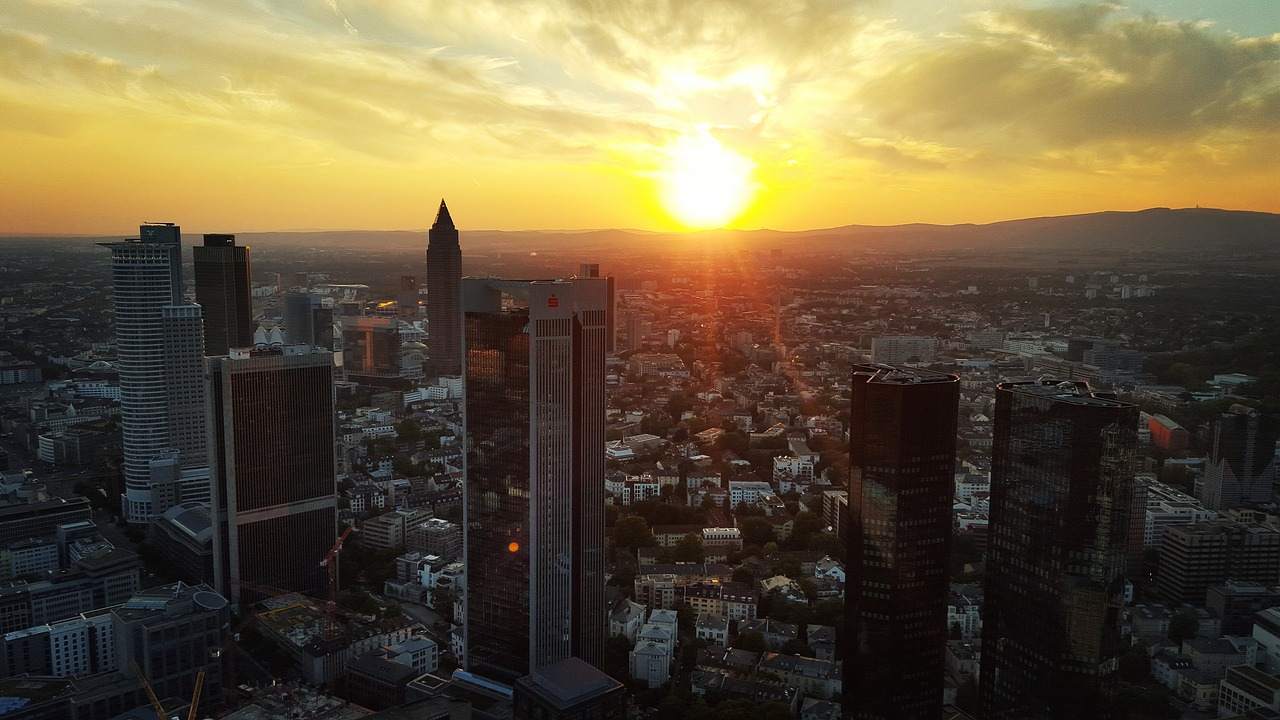 Frankfurter Skyline - können europäische Aktien aufholen?
