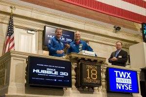 Zwei NASA-Astronauten an der Wall Street - aber der Höhenflug ist unterbrochen, die Laune deutlich schlechter geworden