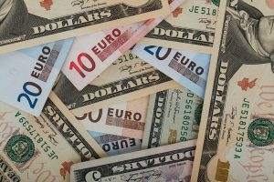 Der Euro ist derzeit zum Dollar erstaunlich stabil