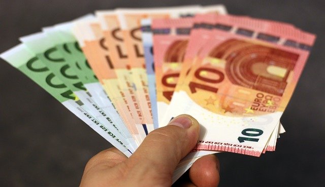 Mehrere Euro-Geldscheine