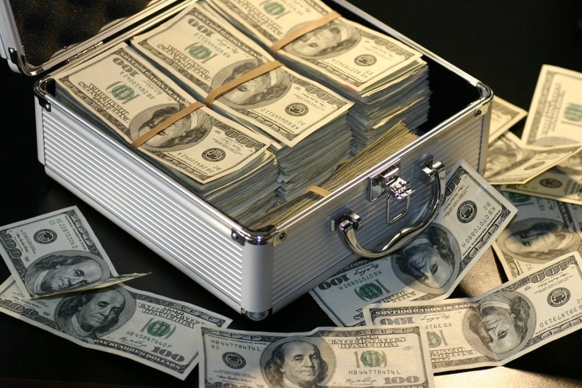Ein Koffer voll mit Dollars - Coronavirus als Sündenbock für das Finanzsystem