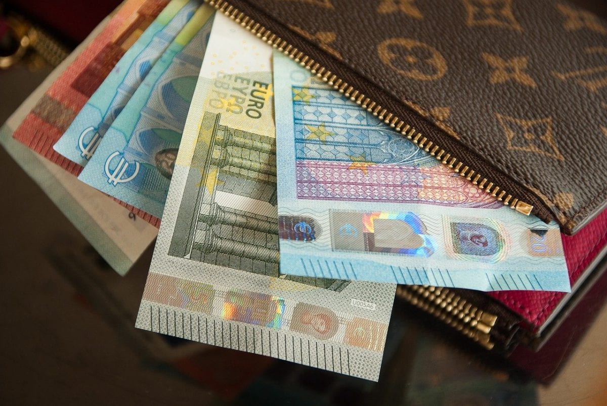 Euro-Scheine in Brieftasche