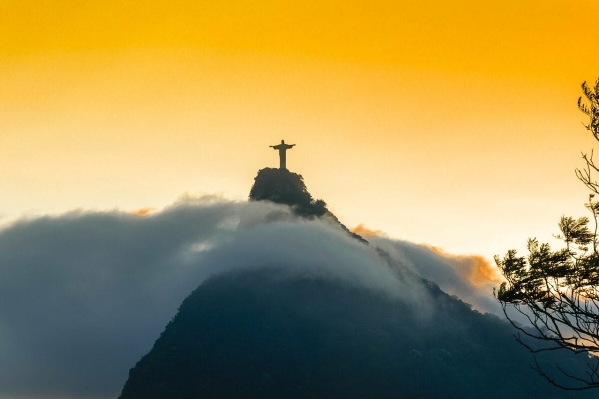 Christus-Statue in Rio - Schwellenländer hart getroffen durch Pandemie