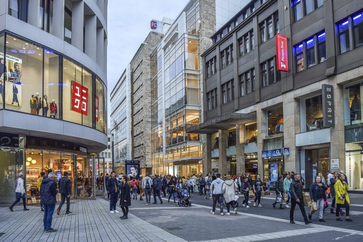 Einkaufsstraße - Konsumklima bleibt getrübt