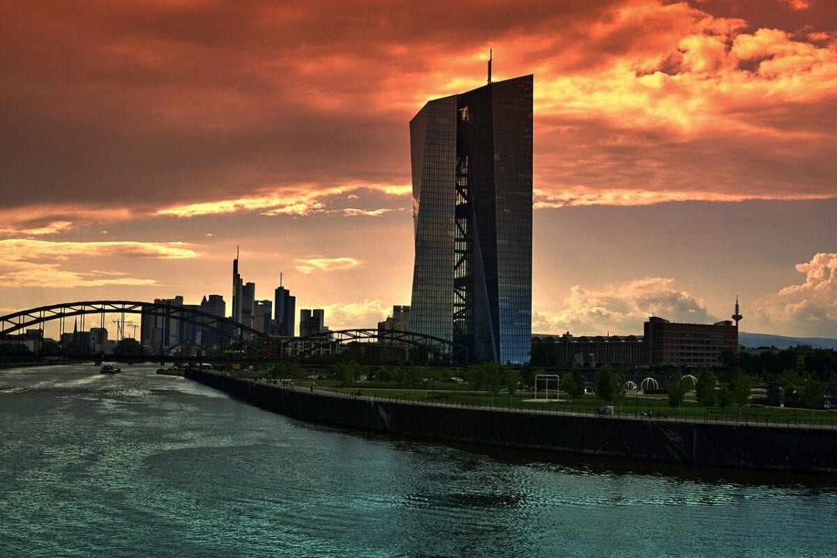 EZB Zentrale in Frankfurt - Angst vor Deflation