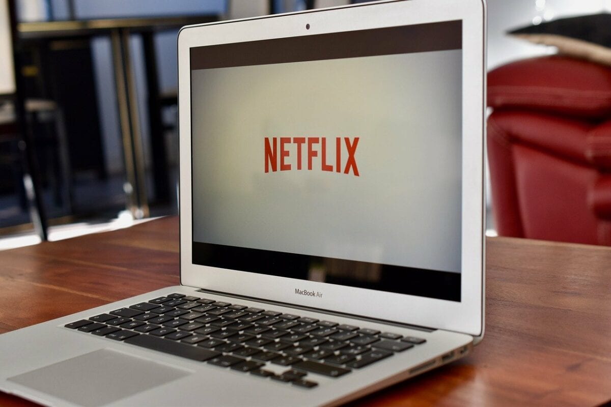 Netflix Logo auf Laptop