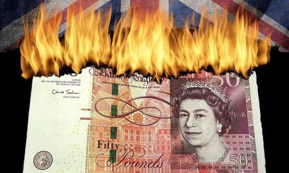 Brennender Pfund-Schein als Symbol für Inflation in Großbritannien