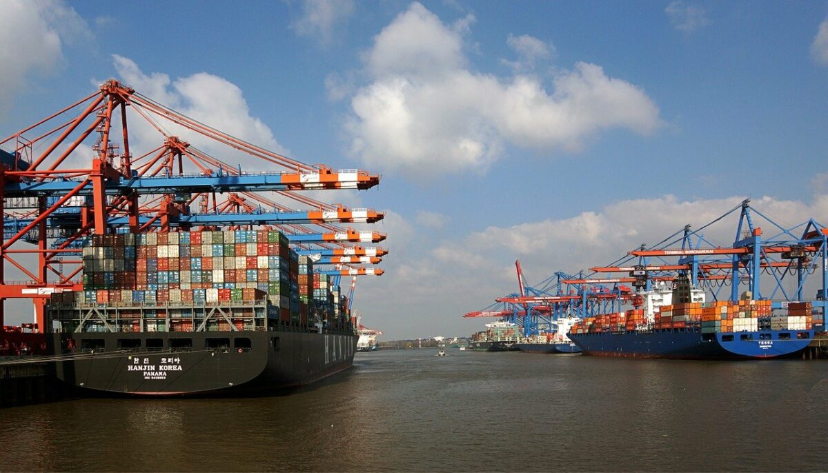 Hamburger Hafen mit Containerschiffen