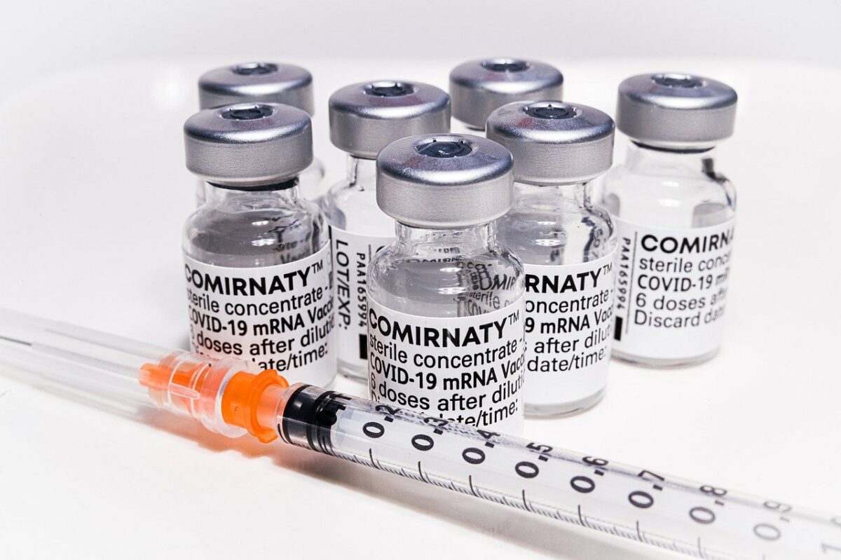 Comirnaty Impfstoffdosen von BioNTech und Pfizer