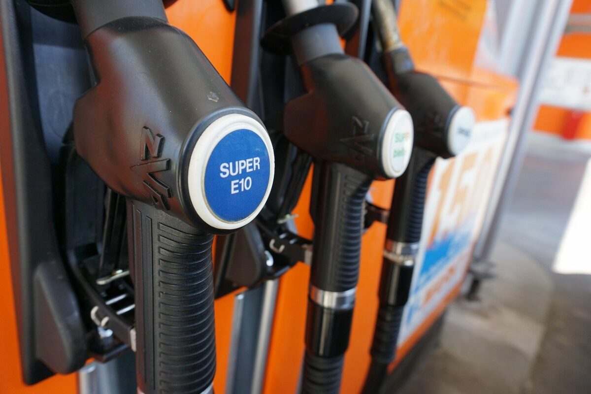 Öl über Tankstellen als Benzin und Diesel