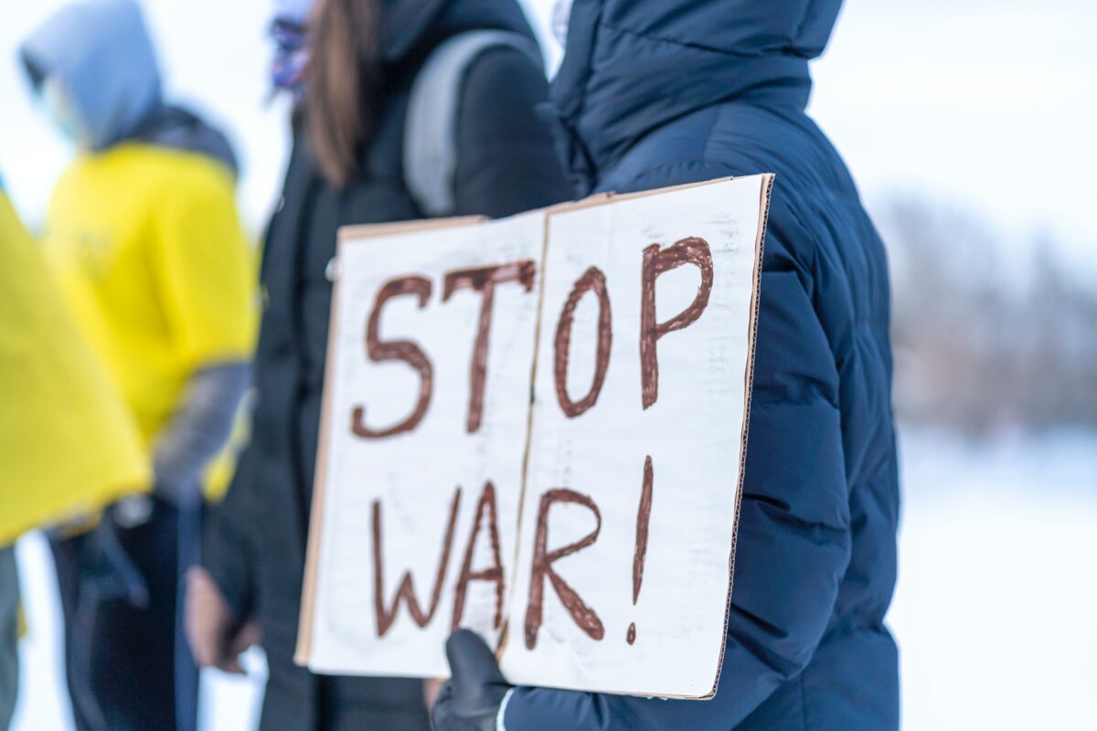 Protestschild gegen den Ukraine-Krieg