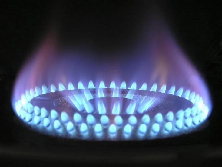 Soeben hat Bundeskanzler Olaf Scholz bekannt gegeben, dass die Bundesregierung die Mehrwertsteuer auf Gas auf 7% senken wird