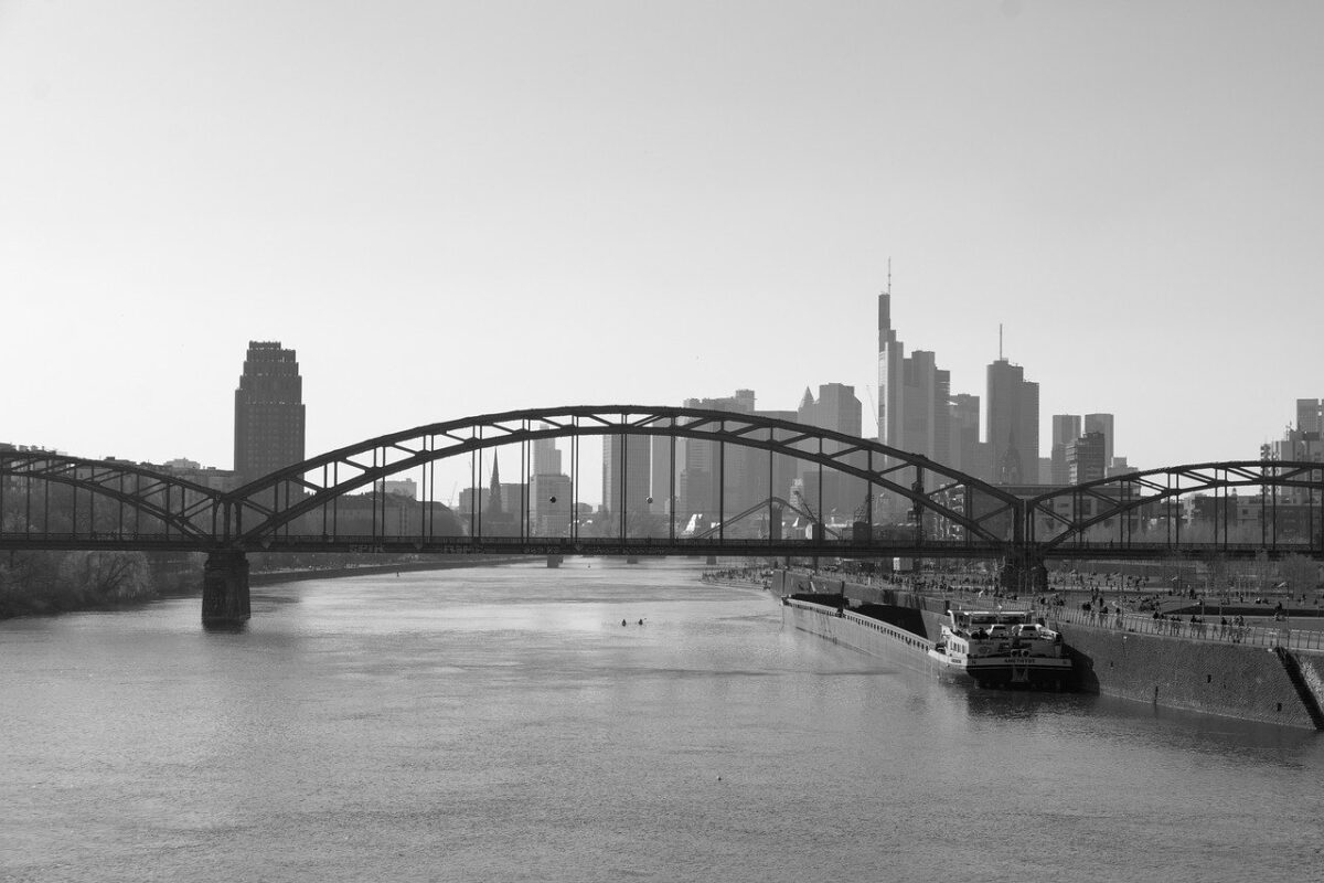 Brücke über den Main in Frankfurt