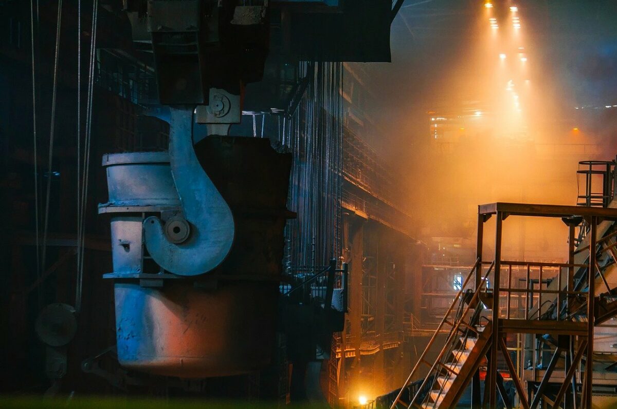 Stahlproduktion in einem Stahlwerk