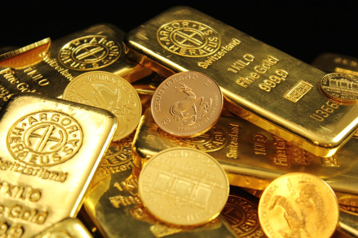 Münzen und Barren aus Gold