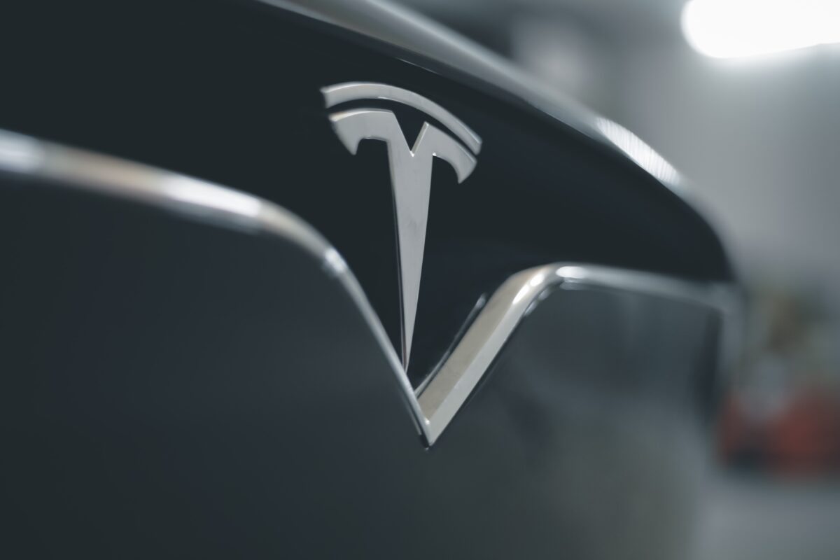 Tesla-Aktie fällt - Musk bleibt positiv mit Hauch von Größenwahn