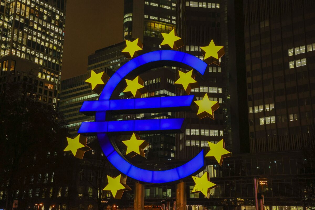 Euro-Symbol der EZB in Frankfurt
