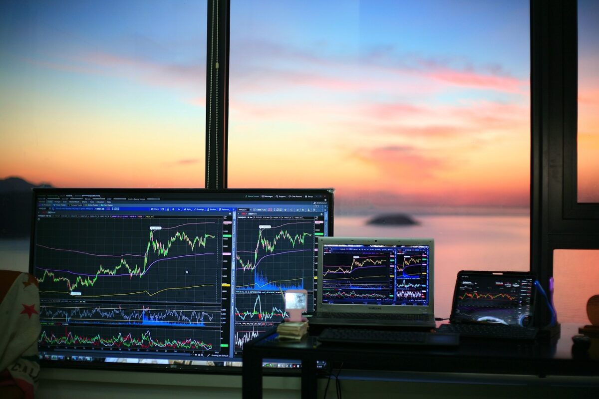 Börsenkurse auf Bildschirmen