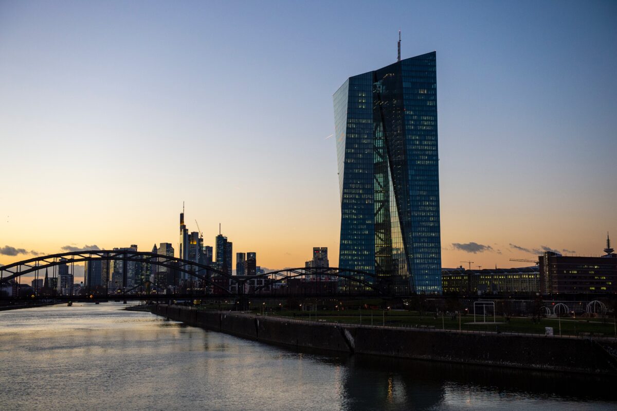 EZB verlangsamt Zinserhöhungs-Tempo - Höchststand im Juli