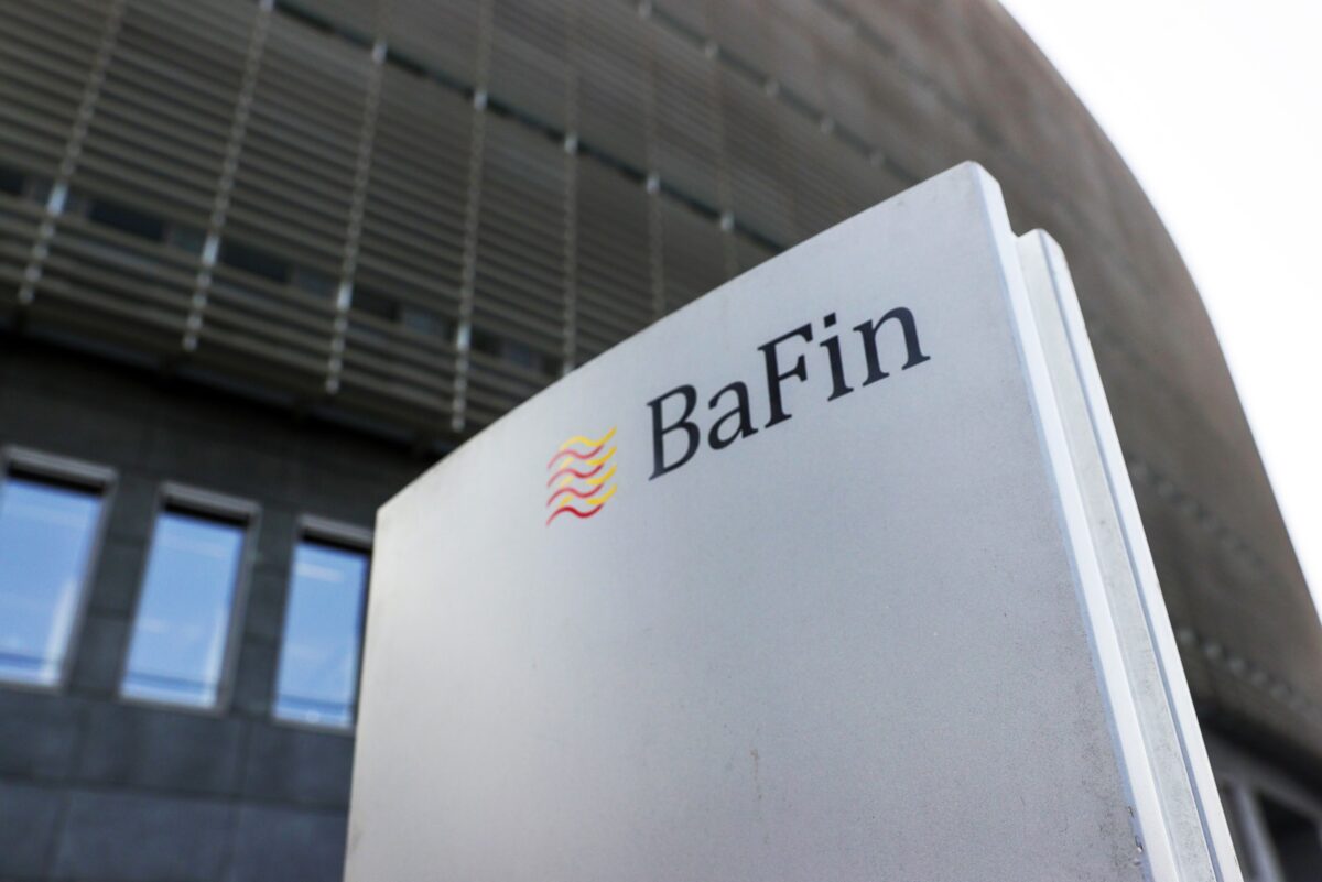 BaFin Logo vor ihrer Zentrale in Frankfurt