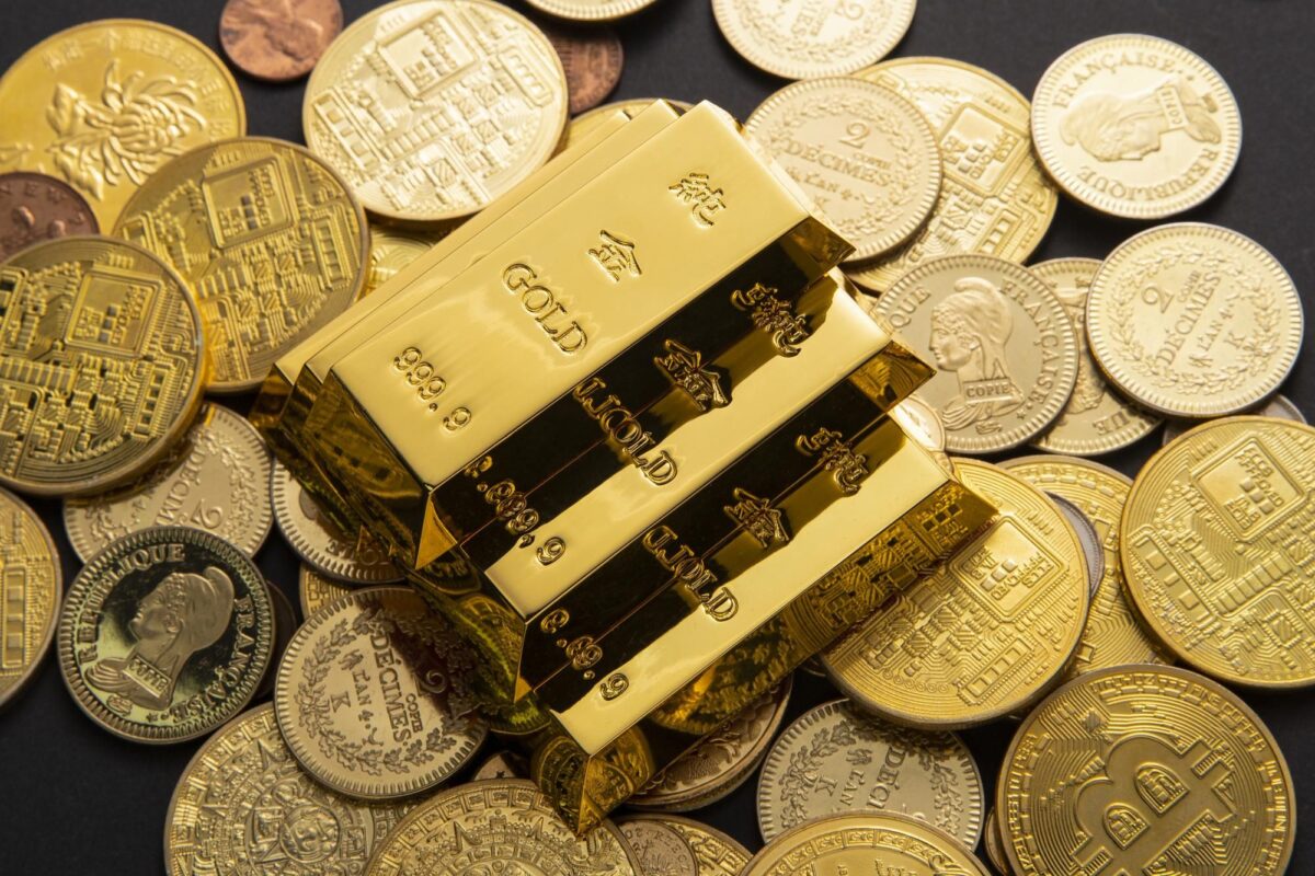 Münzen und Barren aus Gold
