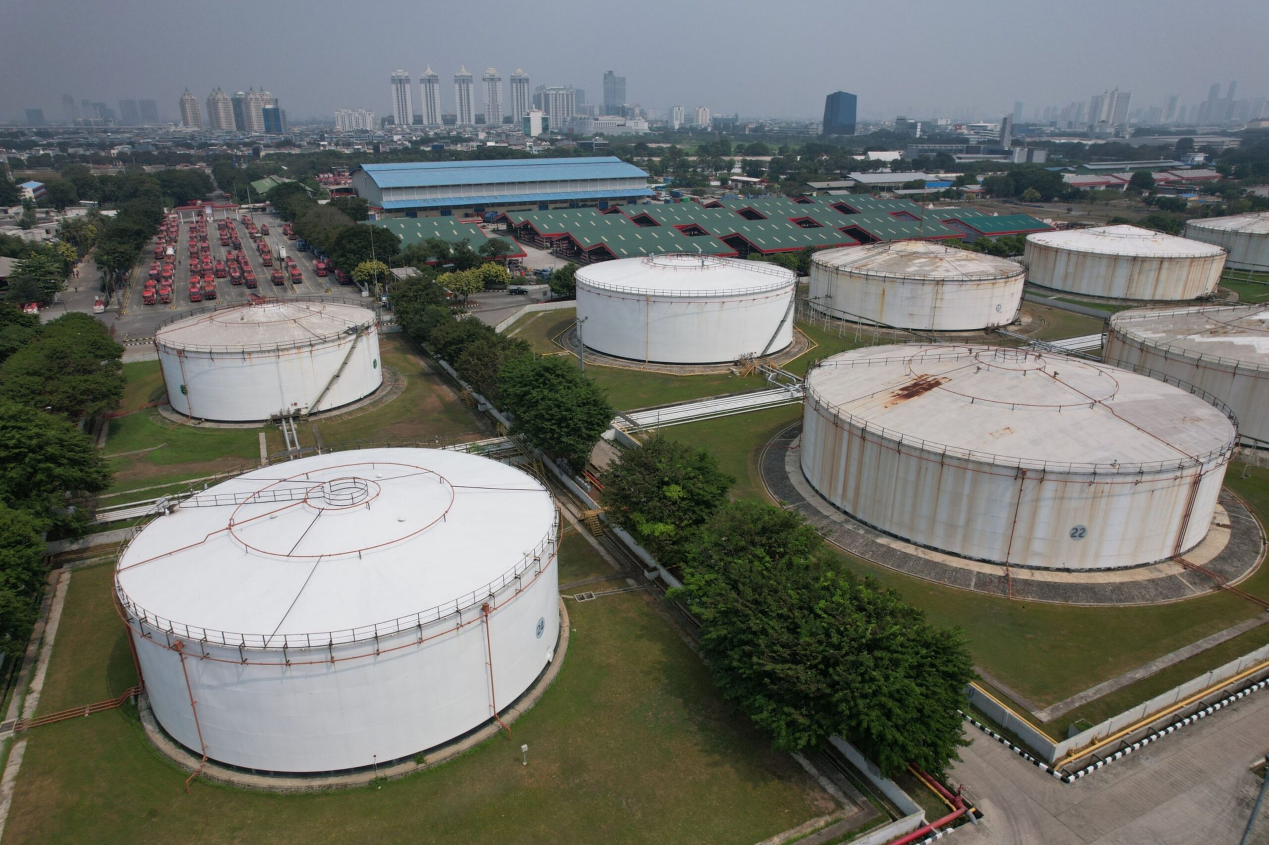 Öl-Lagertanks in Indonesien