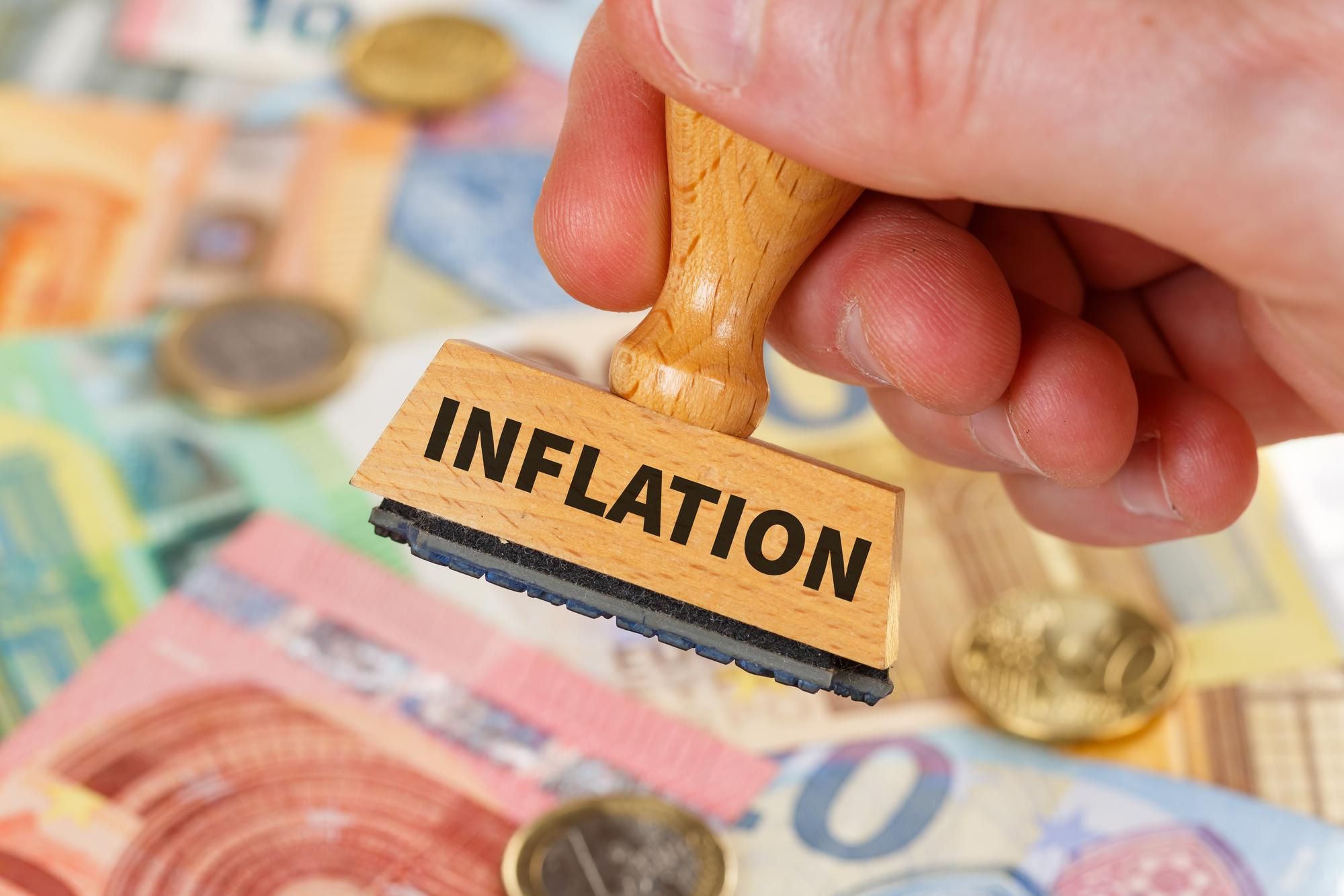 Inflation-Schriftzug auf Stempel