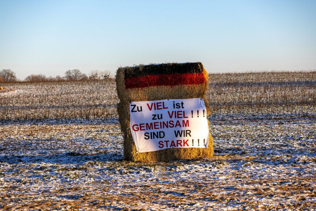 Ein Plakat beim Bauern-Protest in Meseberg