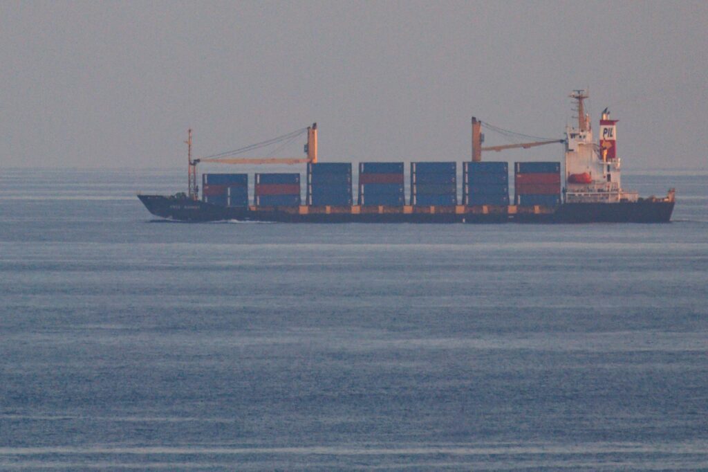 Weltwirtschaft: Kosten steigen, weil Schiffe das Rote Meer umfahren