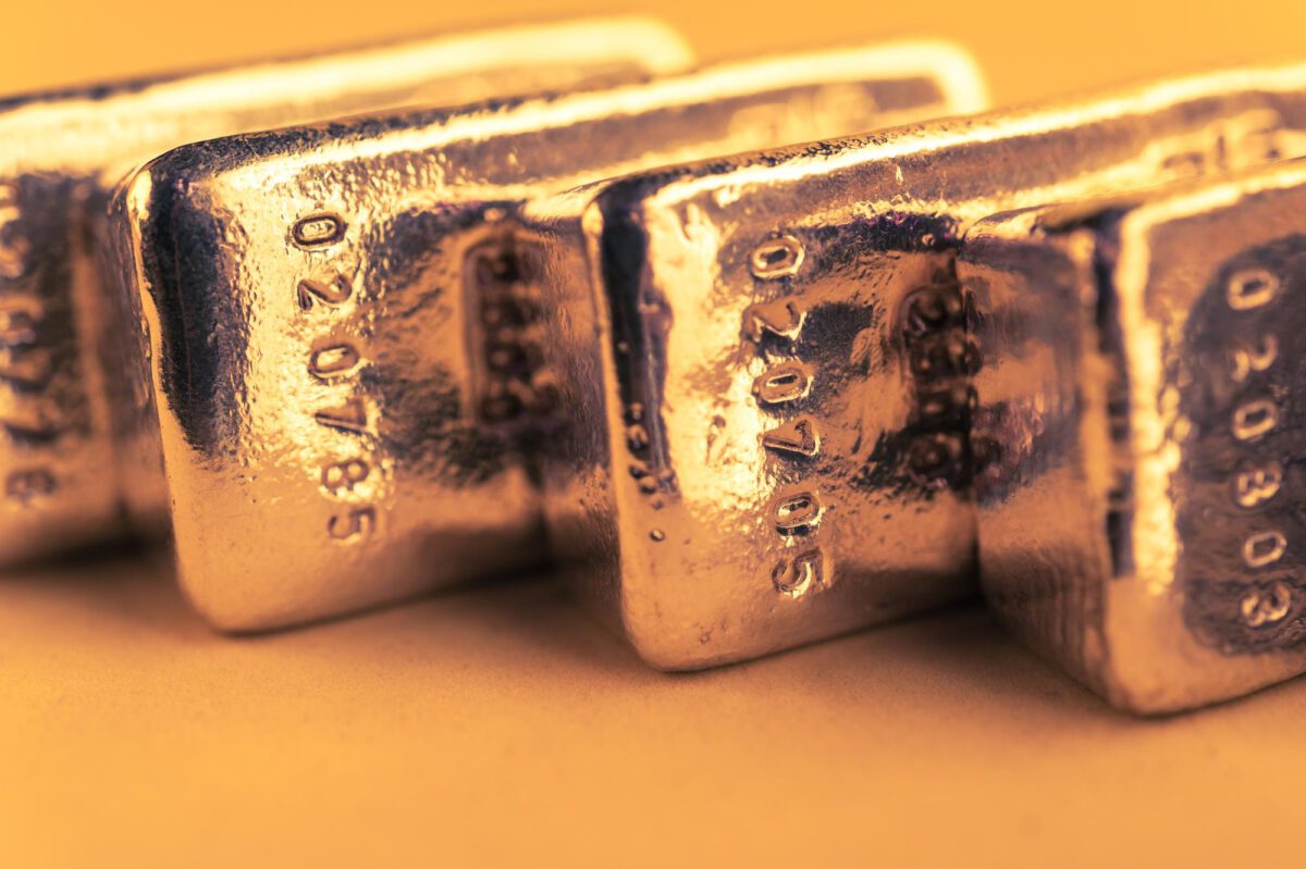 Goldpreis springt über 2.300 US-Dollar – was die Fed damit zu tun hat