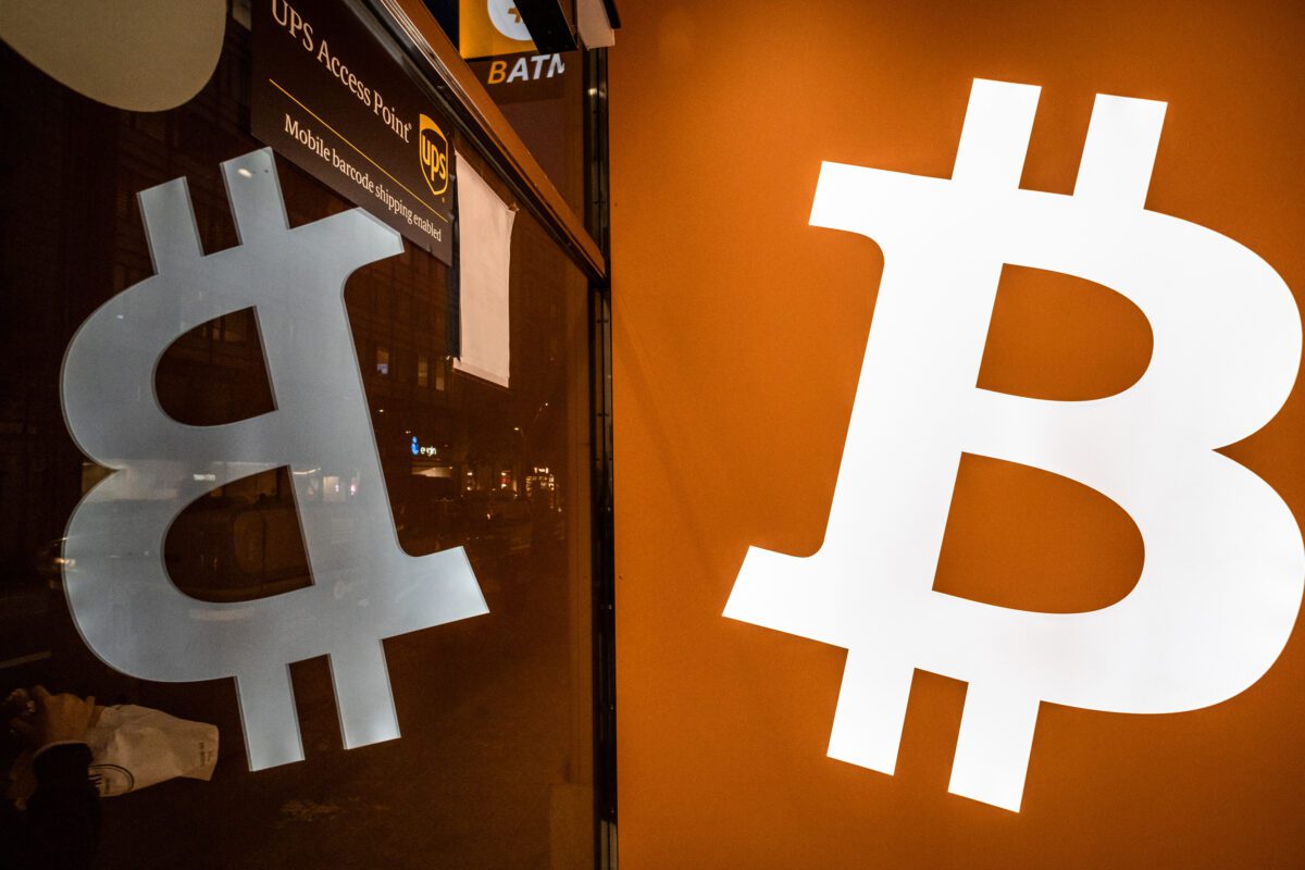Bitcoin-ETF-mit-Milliarden-Schub-Abfl-sse-bei-Gold