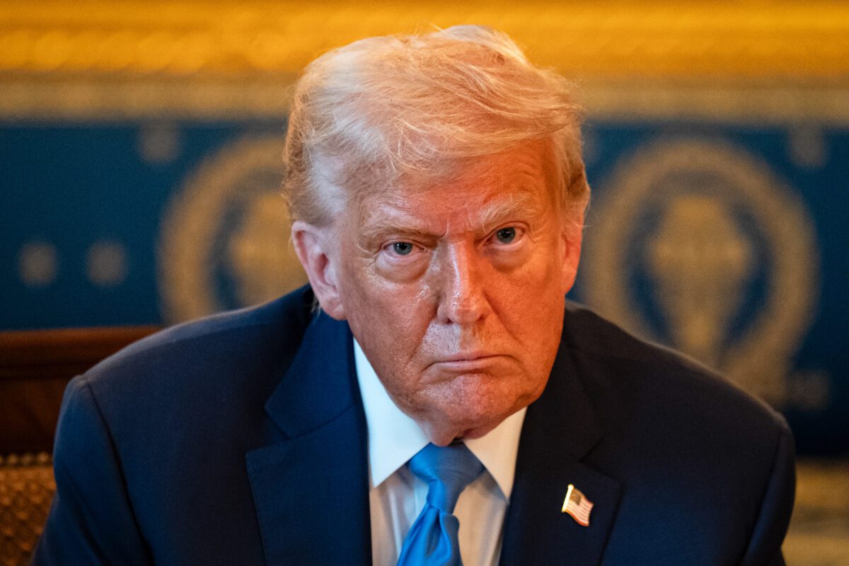 Trump-droht-Kanada-mit-35-Zoll-und-l-sst-h-here-globale-Z-lle-durchblicken