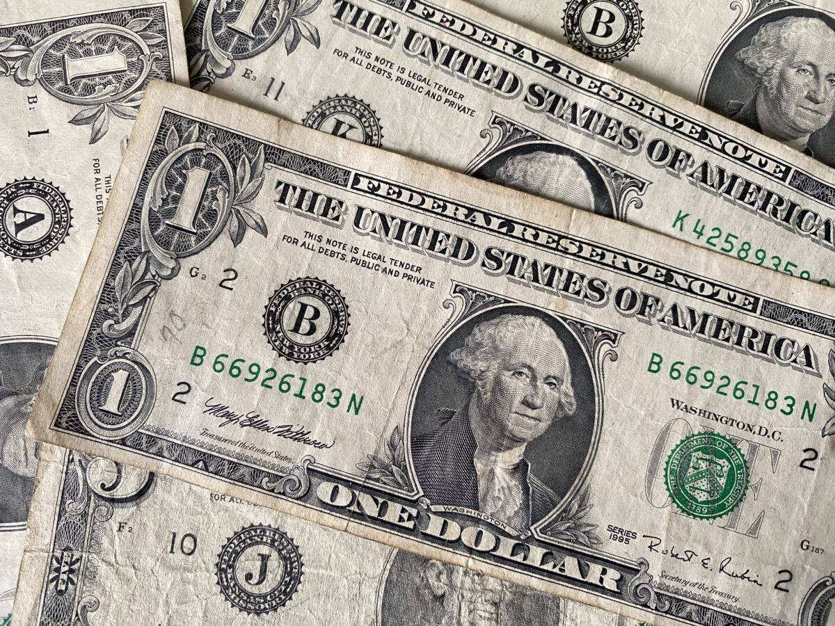 US-Dollar-vor-doppeltem-Absturz-Genauer-Blick