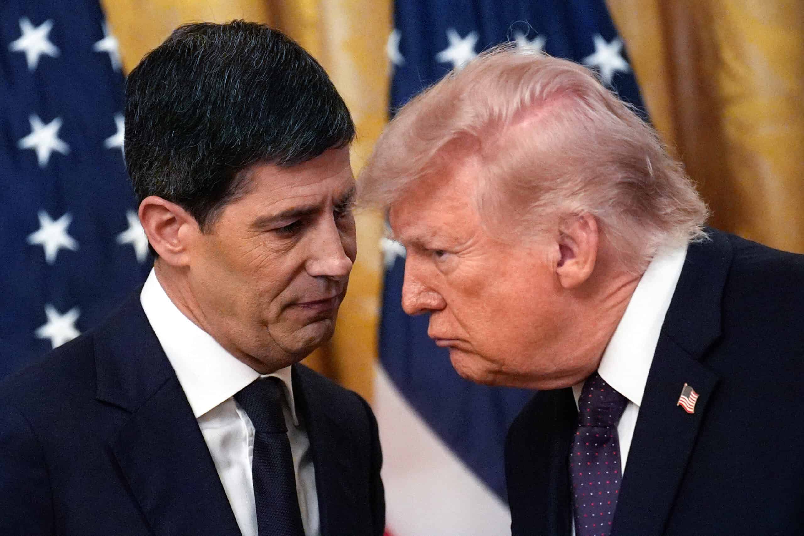 Italienischer Premierminister und US-Präsident im Gespräch bei einem offiziellen Treffen.
